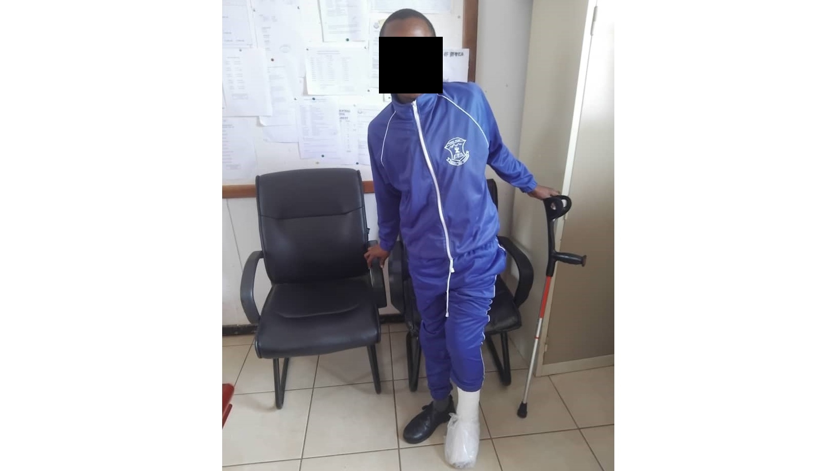The other pupil is in crutches, also with a leg injury. (Pics: Mnelisi Dlamini and courtesy)